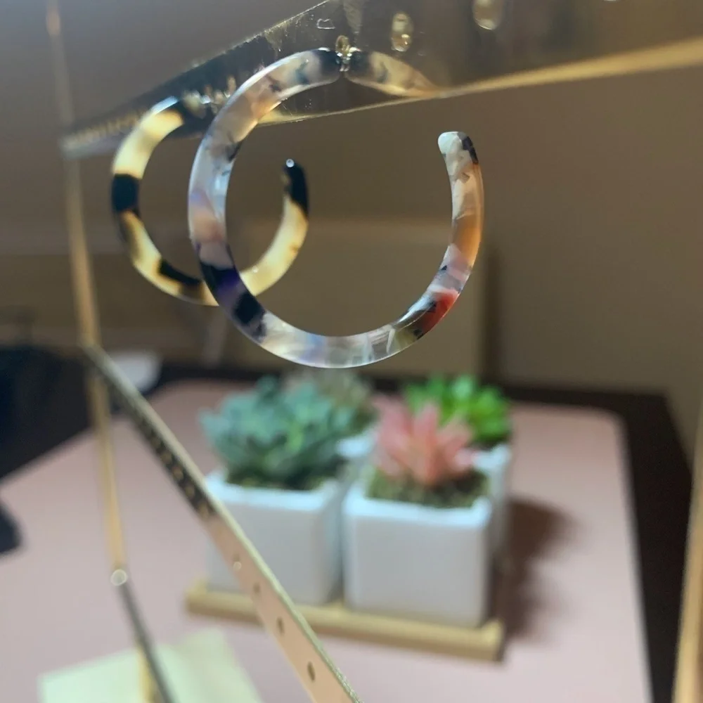 SALE💚 any 3 for $18 💚 Small 3cm Acrylic Tortoise Hoops Earrings - Picture 2 of 4